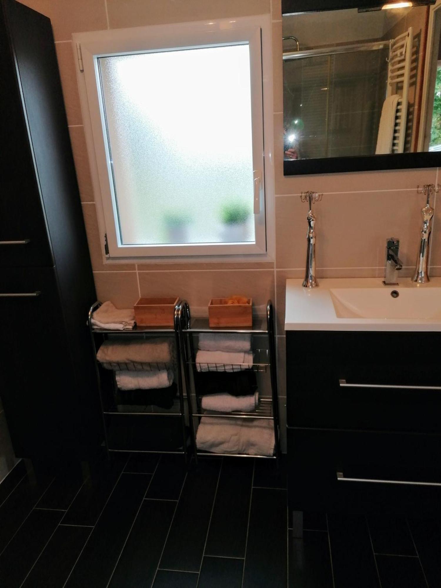 Chez Sylvie, Petit Dejeuner Offert Homestay *